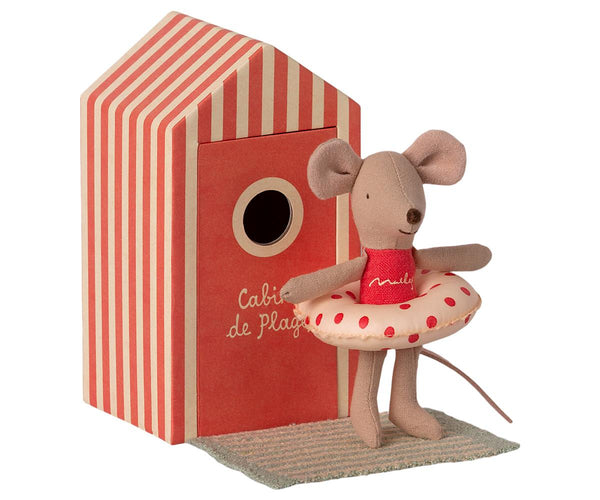 BEACH MOUSE LITTLE SISTER IN CABIN DE PLAGE